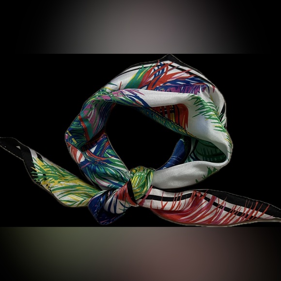 🔹🔸♦️Echo Fern Print Silk Diamond Scarf | Est. 42.5”L x 14”W - Picture 13 of 17